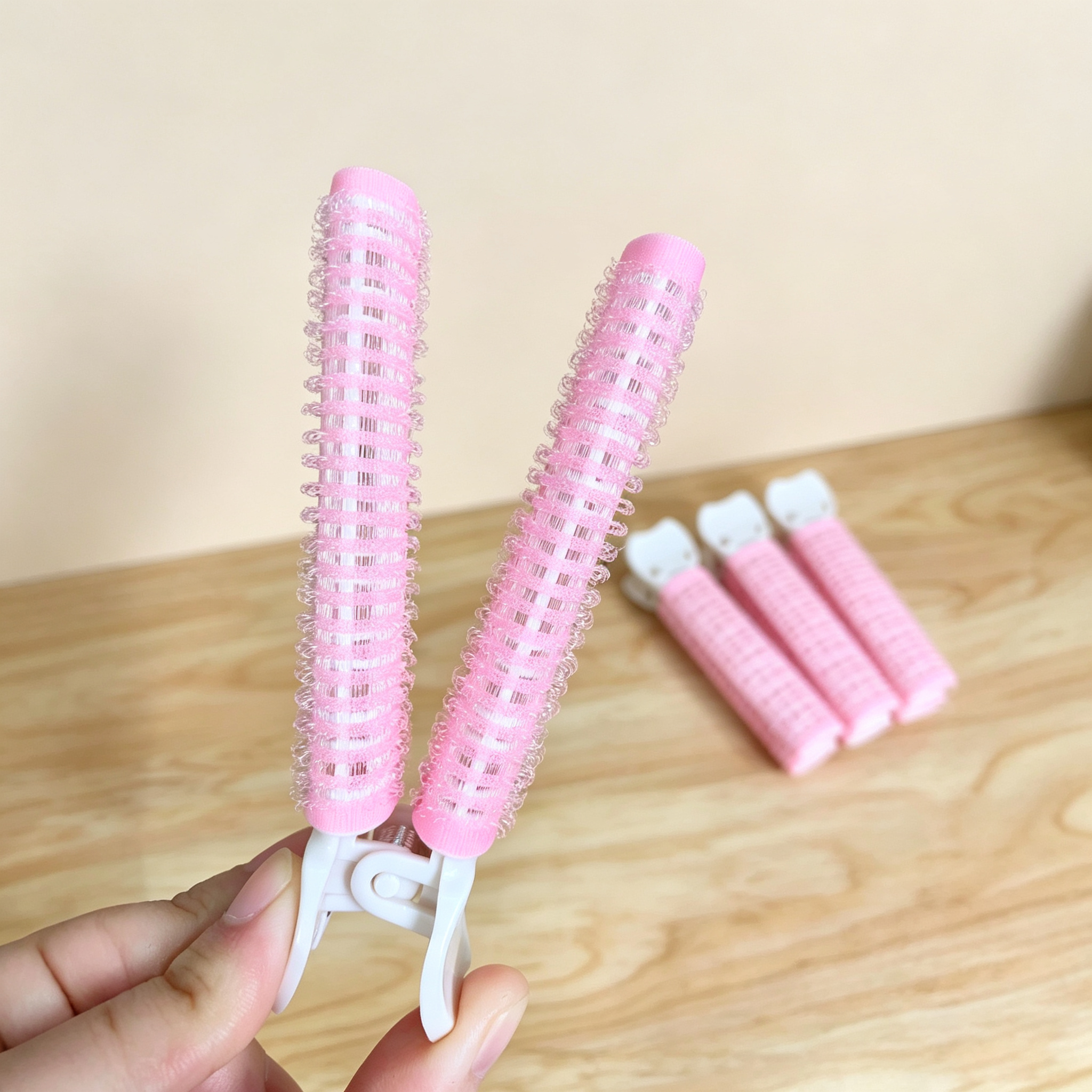 Hair Root Volumizing Clip – Pink Self-Grip Roller with Duckbill Clamp, Ideal for Air Bangs & High Crown Styling